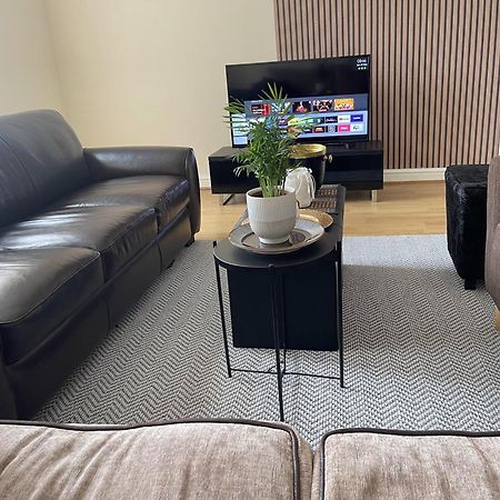 2-Bed Apartment - Sleeps 4 - Street Parking - Wifi Manchester Buitenkant foto