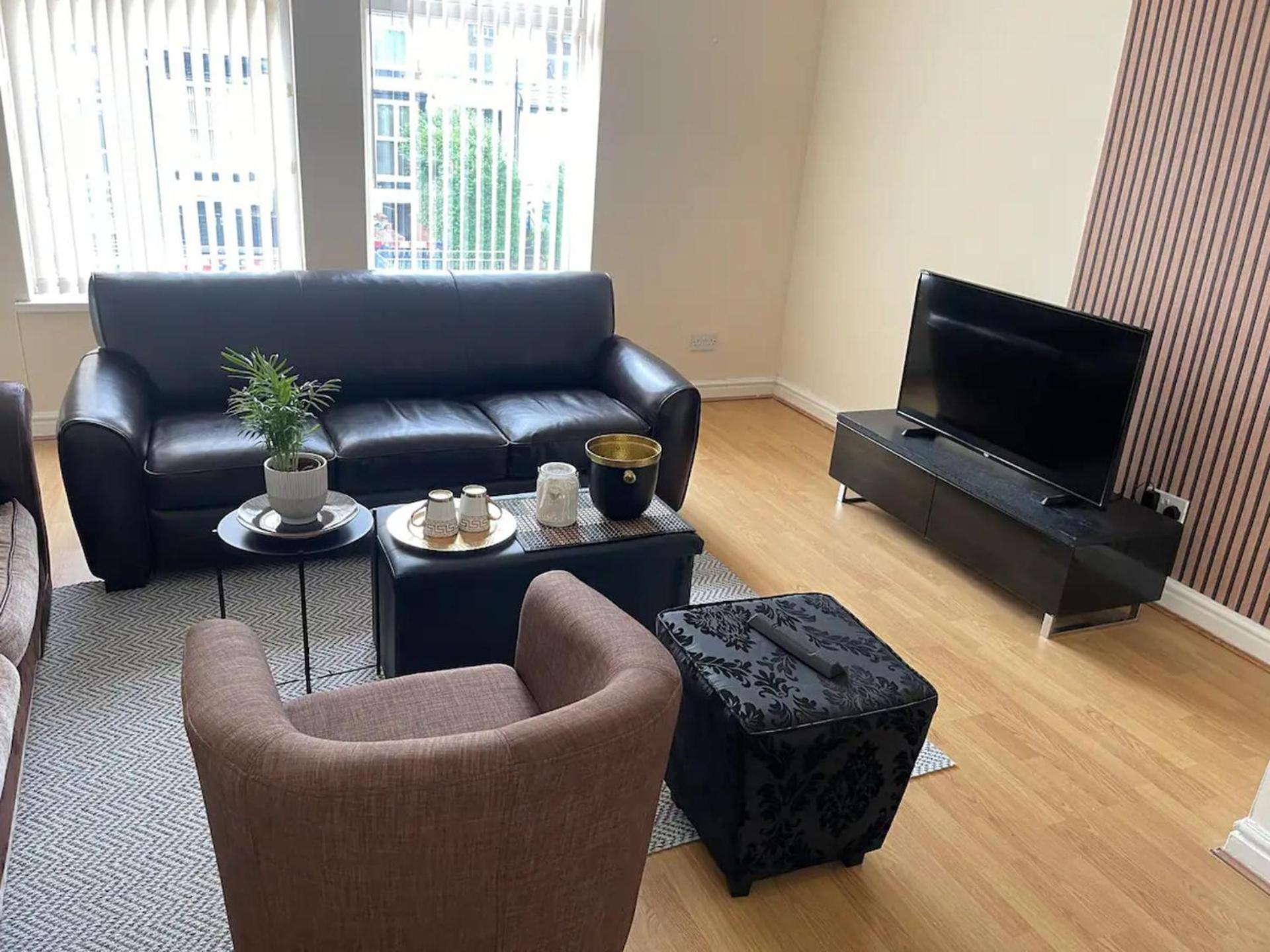 2-Bed Apartment - Sleeps 4 - Street Parking - Wifi Manchester Buitenkant foto