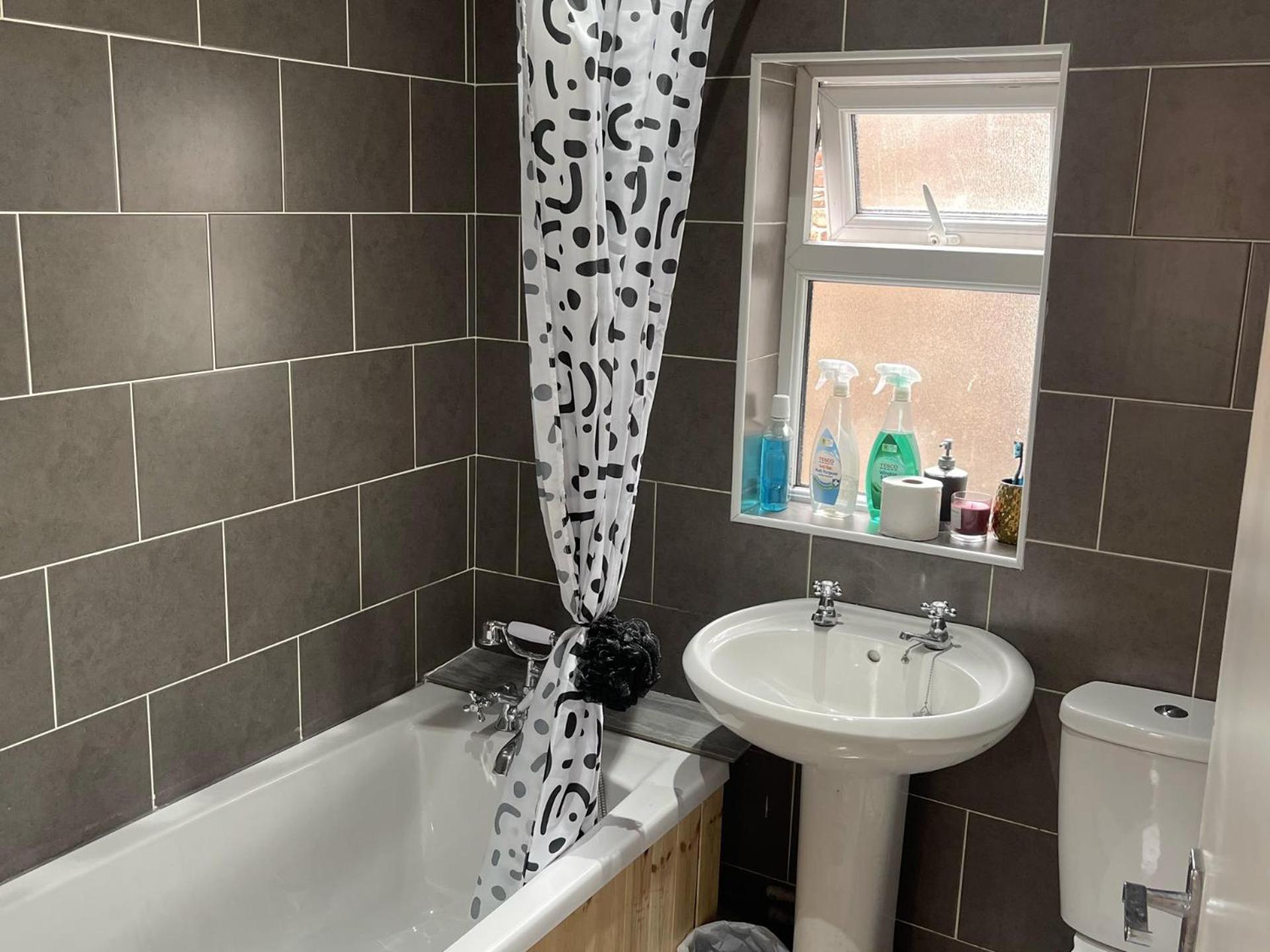 2-Bed Apartment - Sleeps 4 - Street Parking - Wifi Manchester Buitenkant foto