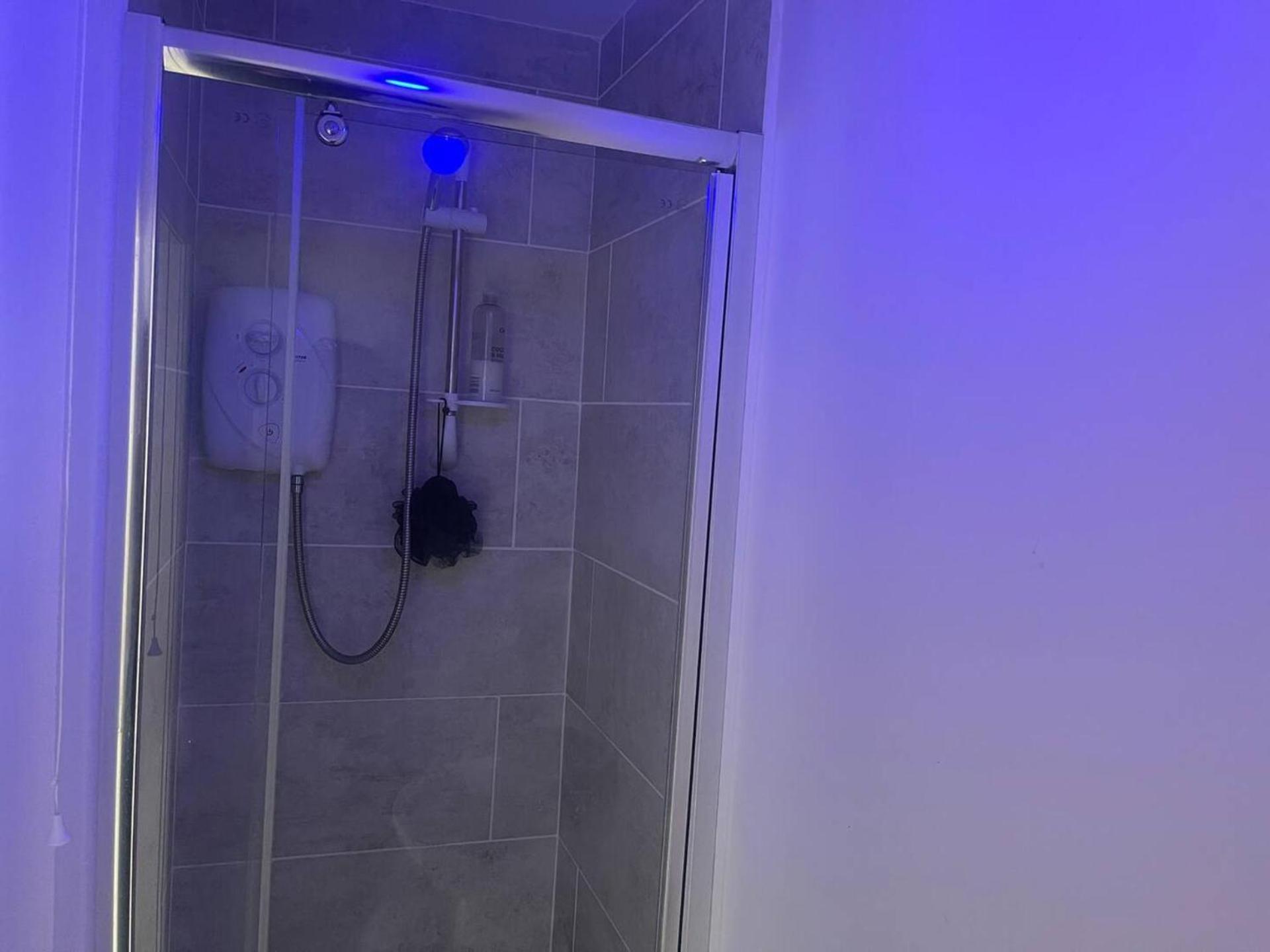 2-Bed Apartment - Sleeps 4 - Street Parking - Wifi Manchester Buitenkant foto