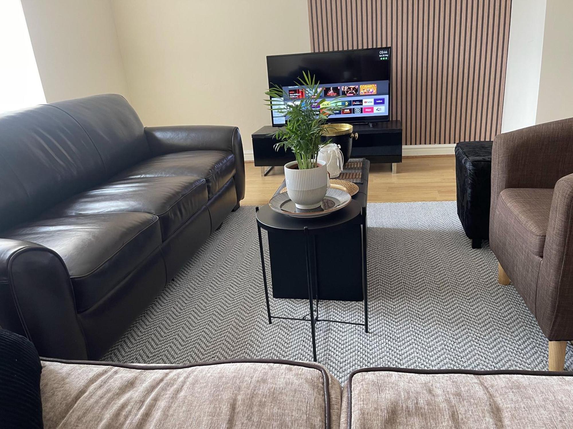 2-Bed Apartment - Sleeps 4 - Street Parking - Wifi Manchester Buitenkant foto