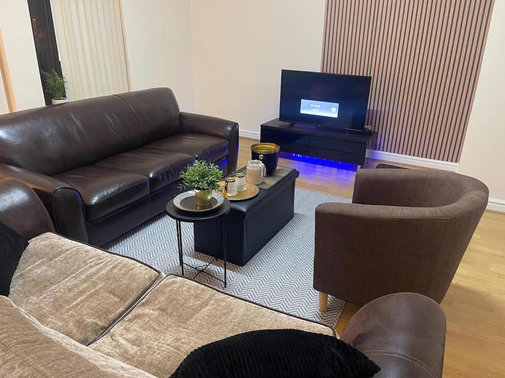 2-Bed Apartment - Sleeps 4 - Street Parking - Wifi Manchester Buitenkant foto
