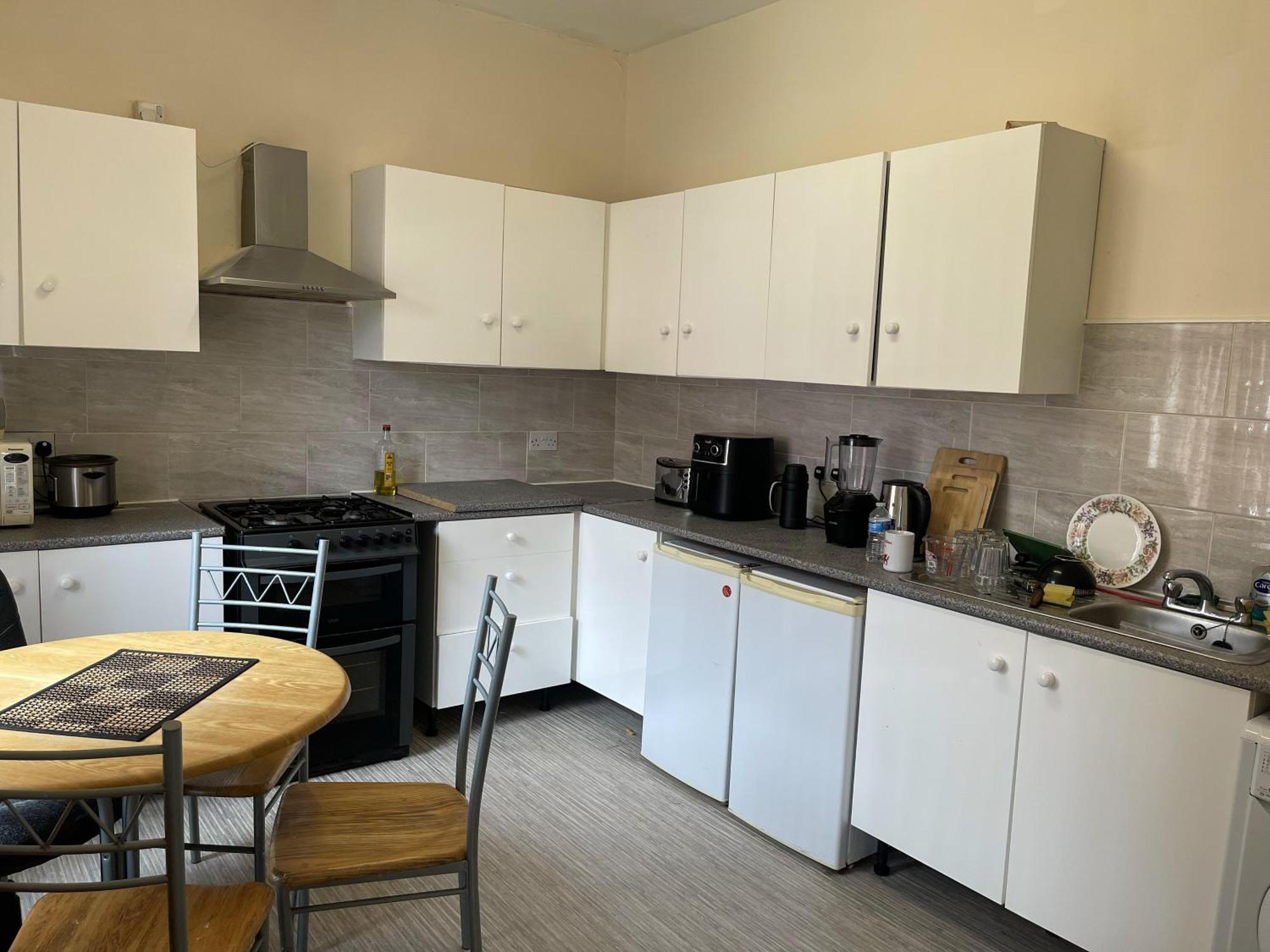 2-Bed Apartment - Sleeps 4 - Street Parking - Wifi Manchester Buitenkant foto