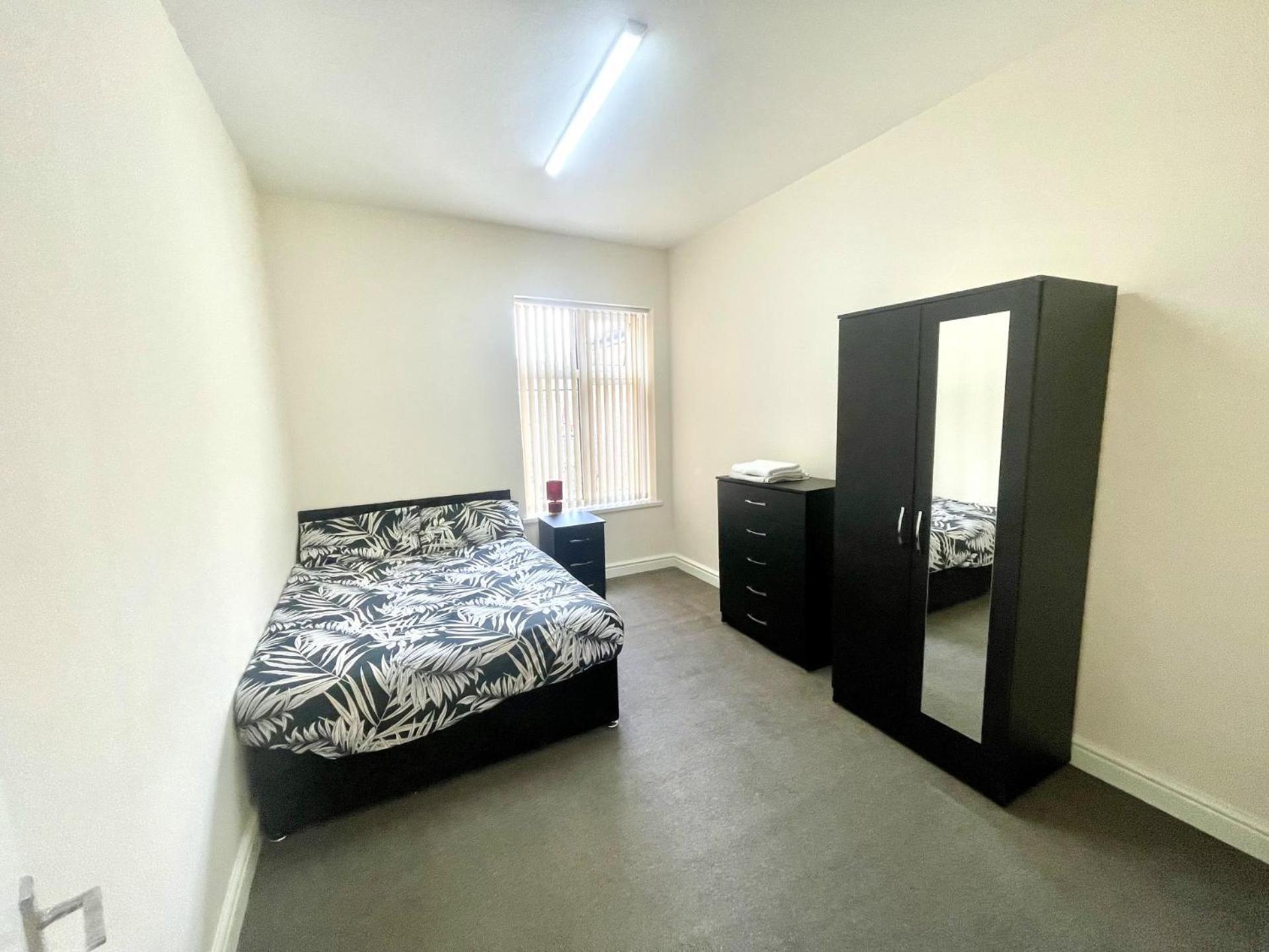 2-Bed Apartment - Sleeps 4 - Street Parking - Wifi Manchester Buitenkant foto
