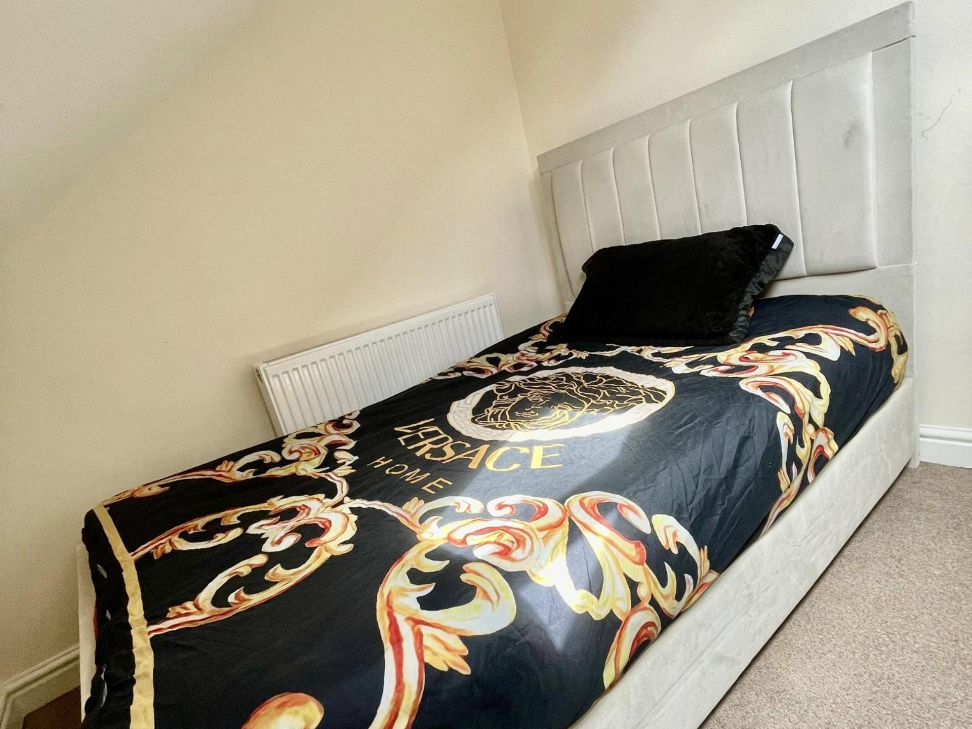 2-Bed Apartment - Sleeps 4 - Street Parking - Wifi Manchester Buitenkant foto